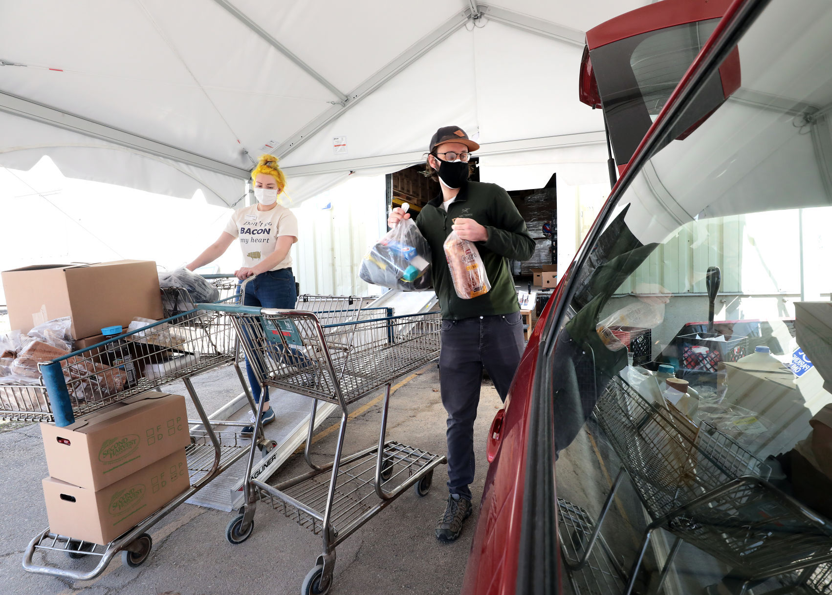 Thomas Leffler loading car